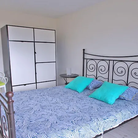Appartement Appt T3 - 5 Pers - Vue - Climatisation By Interhome